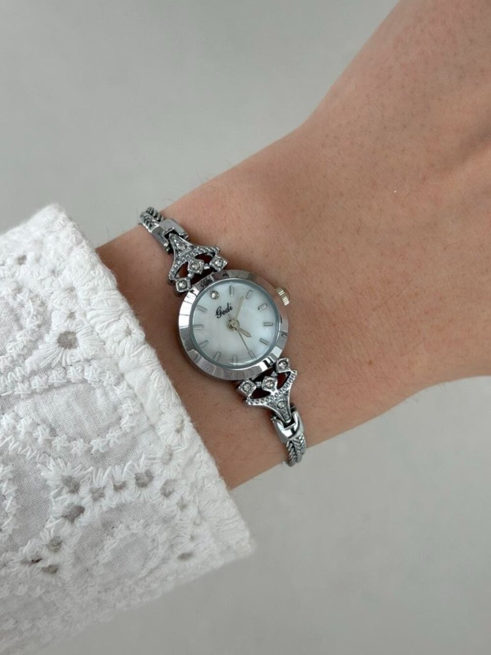 SKU0521 Retroโ Silver White dial Women Minimalist Watch Bracelet Stainless steel
